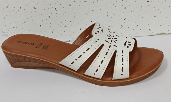 Туфли Muya шлепанцы/пантолеты для девочки 116157-19 бел